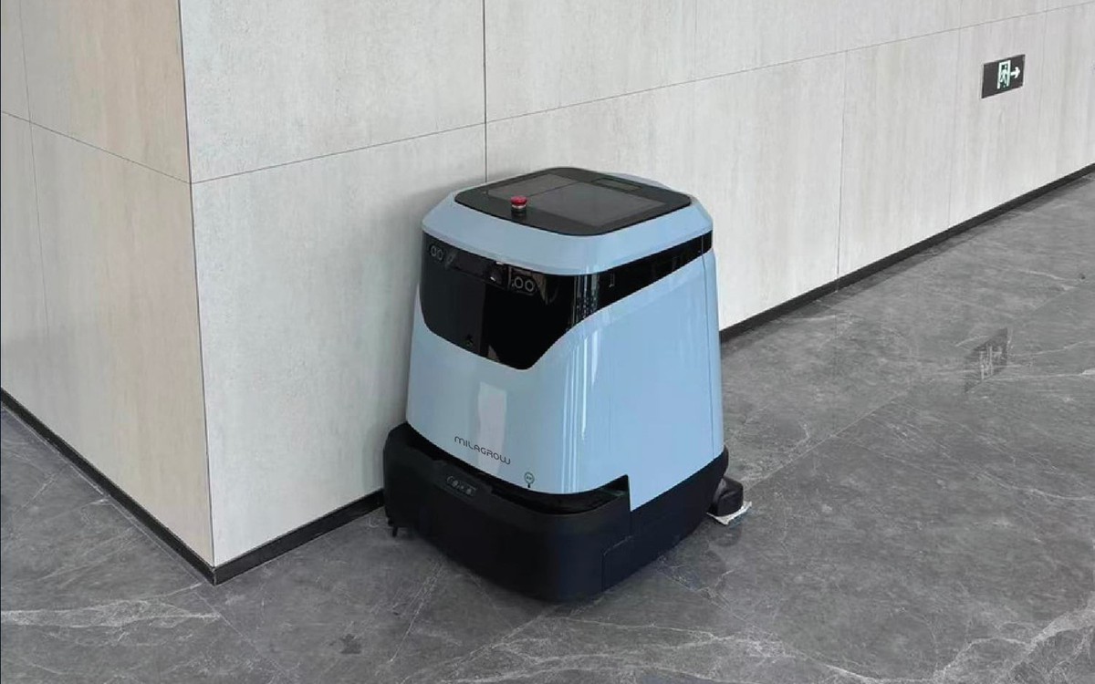 Đây là robot vệ sinh thương mại giá 1 tỷ đồng