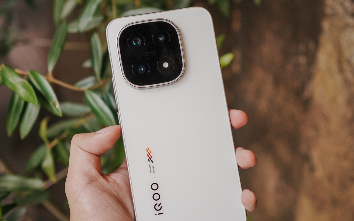 iQOO 16 lộ diện với màn hình Samsung 185Hz và camera 200MP: giá khởi điểm tăng vì chip nhớ đang “sốt”