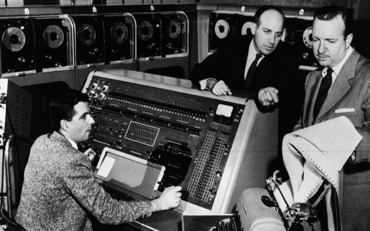 Ngày này năm xưa: Chiếc máy tính nặng bằng 2 chiếc ô tô, ngốn điện bằng cả khu phố, giá gần 400 tỷ đồng - nhưng "đoán" đúng Tổng thống Mỹ khi tất cả mọi người đoán sai