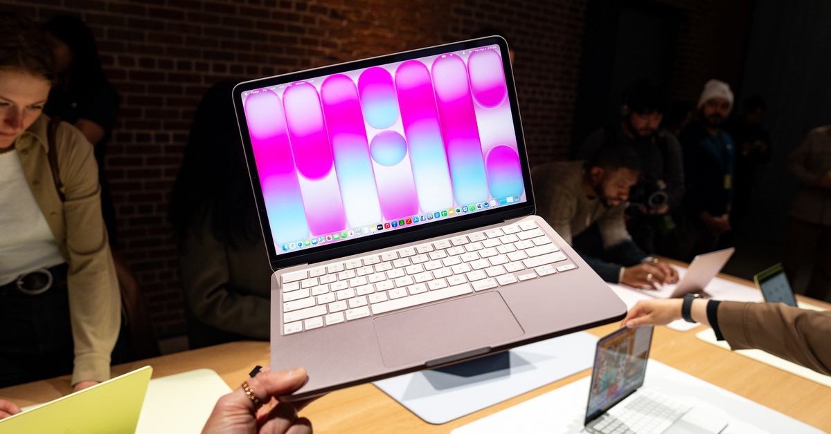 Bỏ 38 triệu mua iPhone 17 Pro Max, hay mua cả "combo Apple" đủ dùng cho 4 năm đại học?