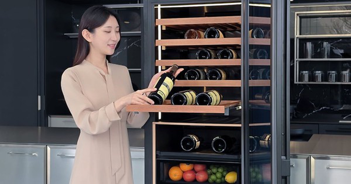 Samsung ra mắt sản phẩm có 1-0-2: Tủ lạnh AI tự nhận diện rượu vang, tự gợi ý thực đơn, nhìn giá cũng... "hốt hoảng" không kém!
