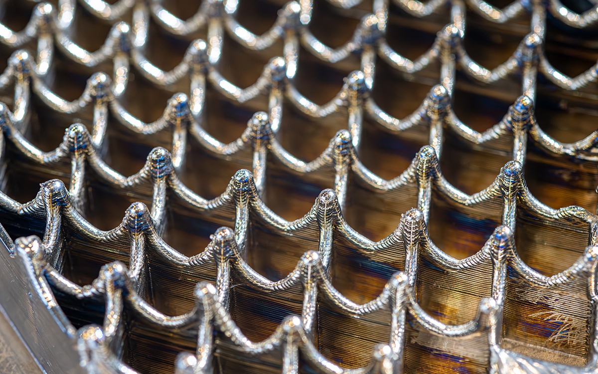 Bền hơn 30%, ăn mòn chỉ 0,105mm mỗi năm: AI vừa tạo ra loại thép không gỉ phá vỡ quy luật thế kỷ