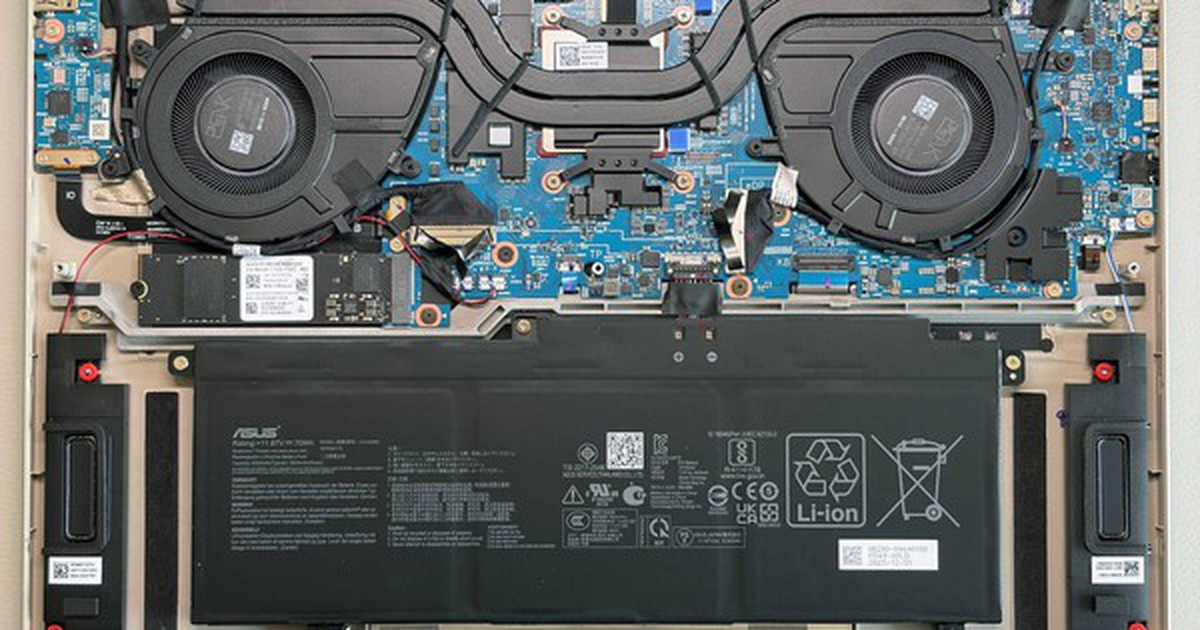 ASUS Zenbook A16 dùng hai quạt để tản nhiệt, Apple MacBook Pro M5 vẫn chỉ có một