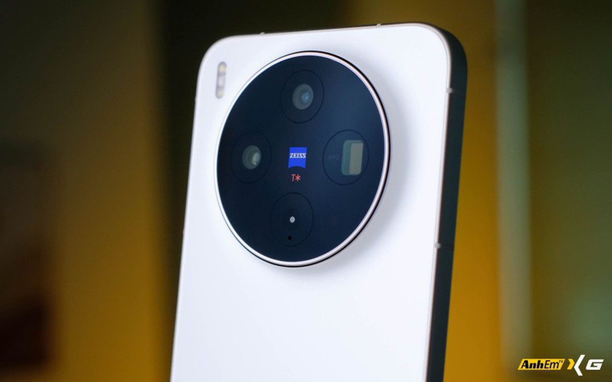 Trên tay vivo X300s: Nhẹ nhàng hơn vivo X300 Ultra nhưng pin còn "trâu" hơn