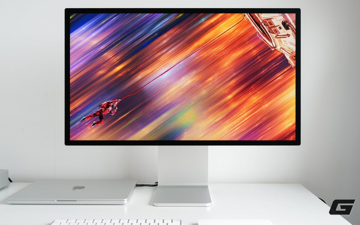 Trên bàn Apple Studio Display XDR nano-texture: Dùng rồi mới hiểu vì sao màn hình Apple luôn có sức hút riêng