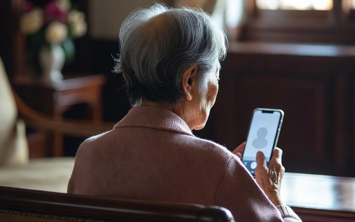 Người mẹ 80 tuổi mỗi ngày gọi video cho con trai, nhắc con ăn uống đàng hoàng: Sự thật đằng sau khiến ai nghe cũng nghẹn lòng