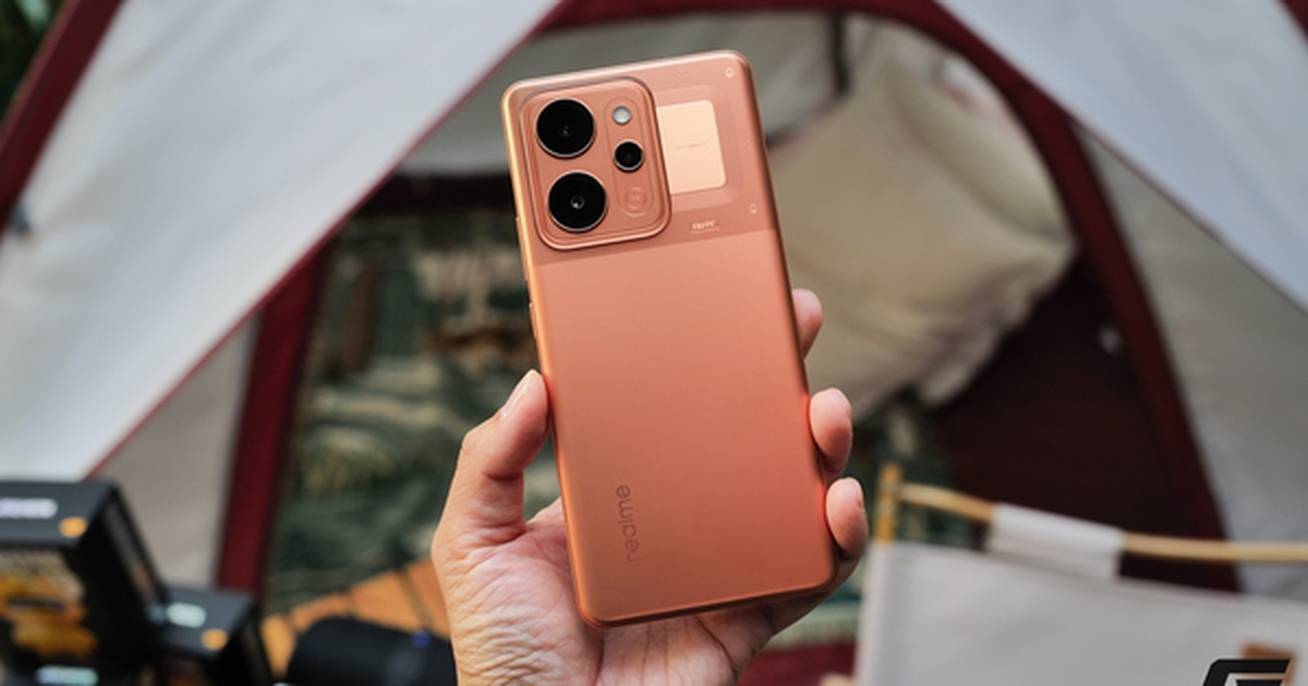 Đây là viên pin sạc dự phòng 10.001 mAh nhưng có mọi tính năng của một chiếc điện thoại, bao gồm cả việc chụp ảnh cho bạn