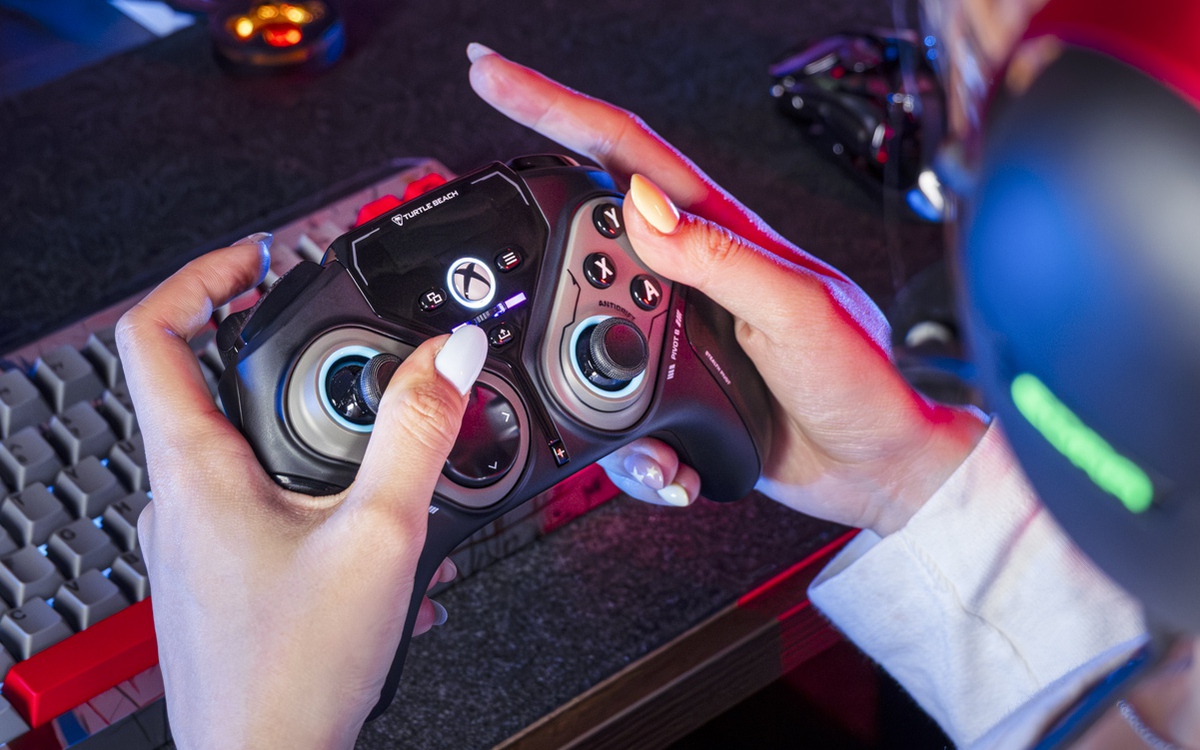 Tay cầm có thể 'biến hình' này đang giải quyết vấn đề mà game thủ cầm chuột không ngờ tới