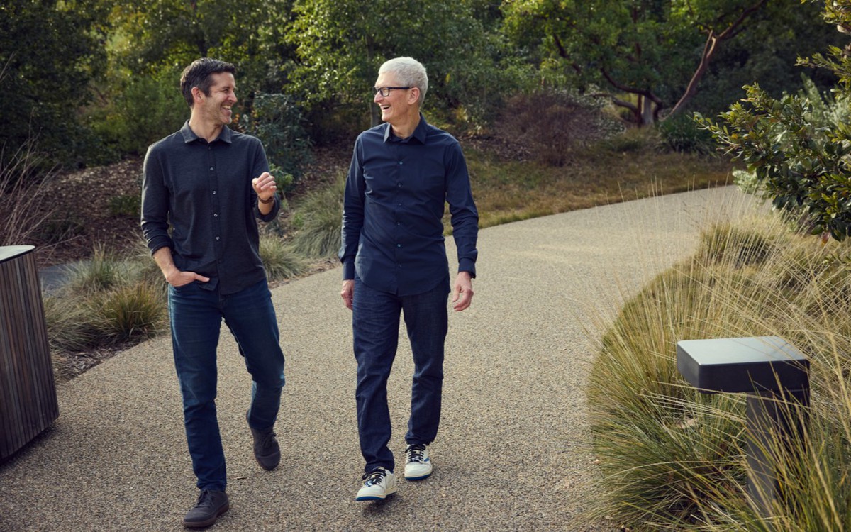 Tim Cook rời ghế CEO Apple sau 15 năm, John Ternus tiếp quản từ 1/9