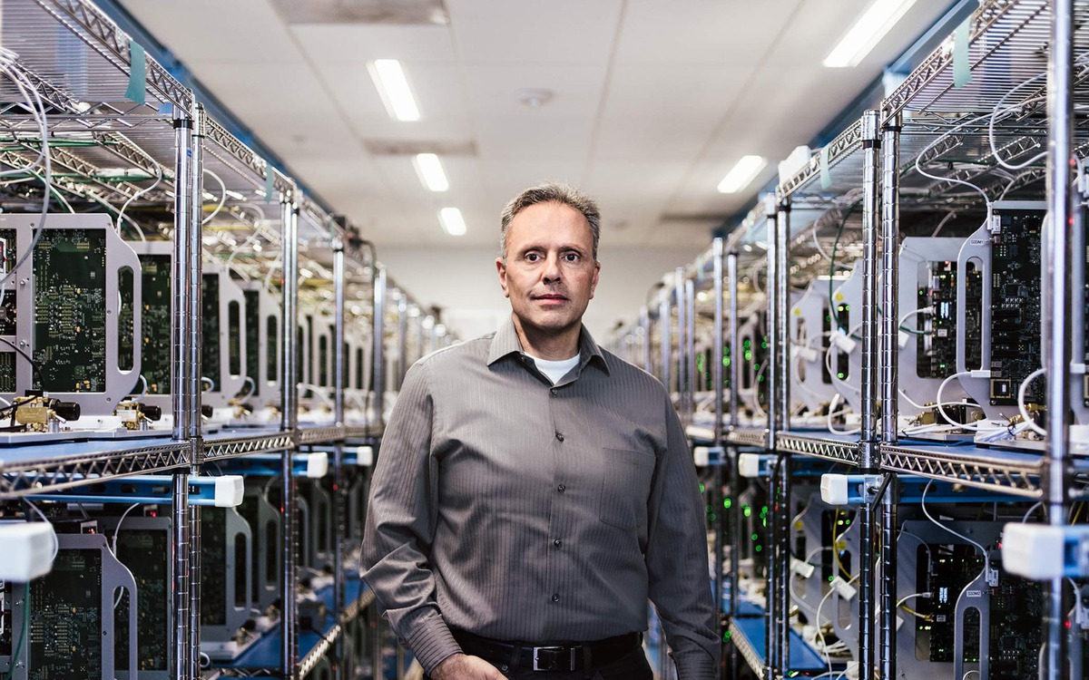 "Cha đẻ" Apple Silicon được thăng chức danh mới trong ngày Tim Cook tuyên bố rời ghế CEO