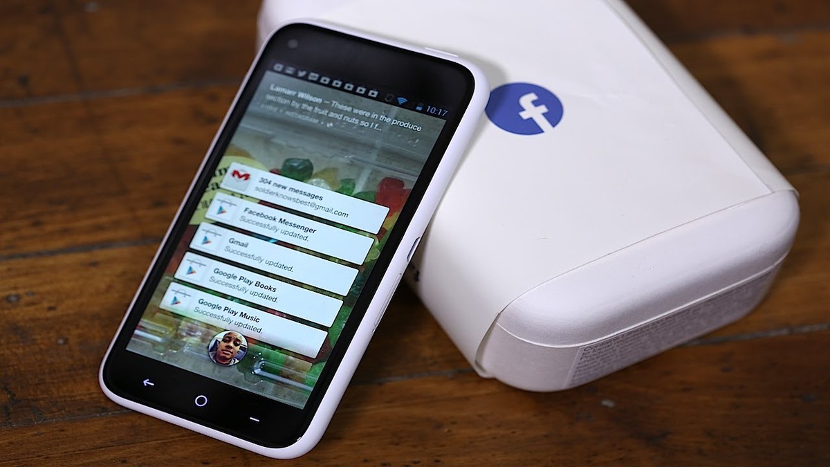 Facebook từng ra mắt 3 điện thoại tích hợp sâu mạng xã hội, kết hợp với thương hiệu rất được yêu thích nhưng vẫn "chết yểu"