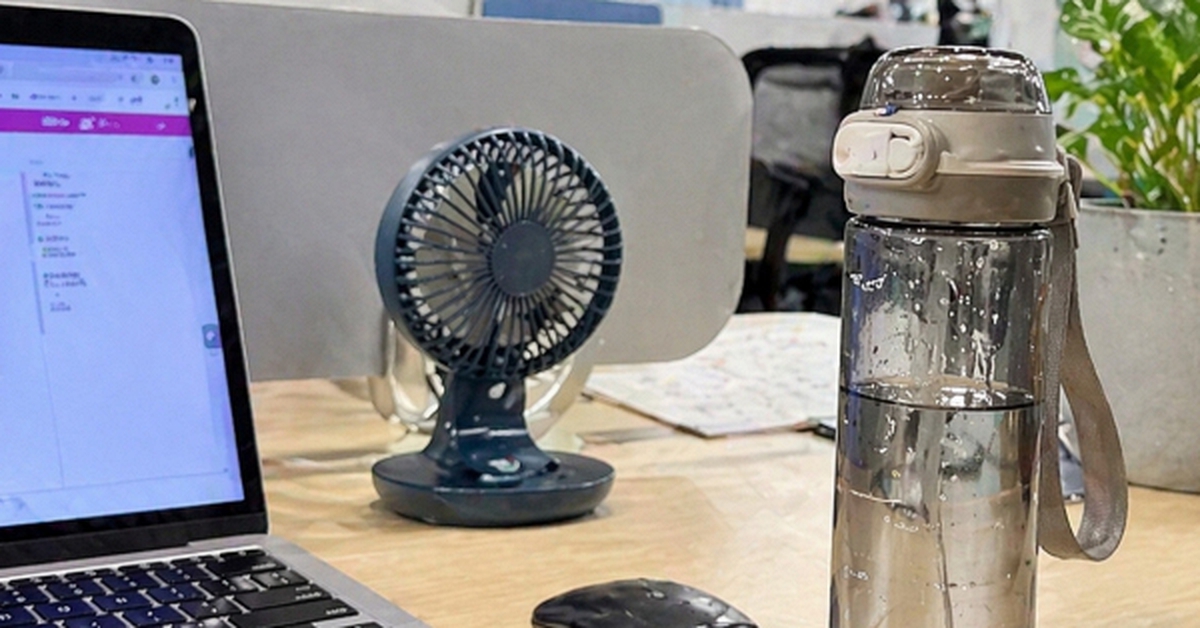 Không phải bàn phím hay điện thoại: Đây mới là thứ bẩn nhất trên bàn làm việc của nhiều người