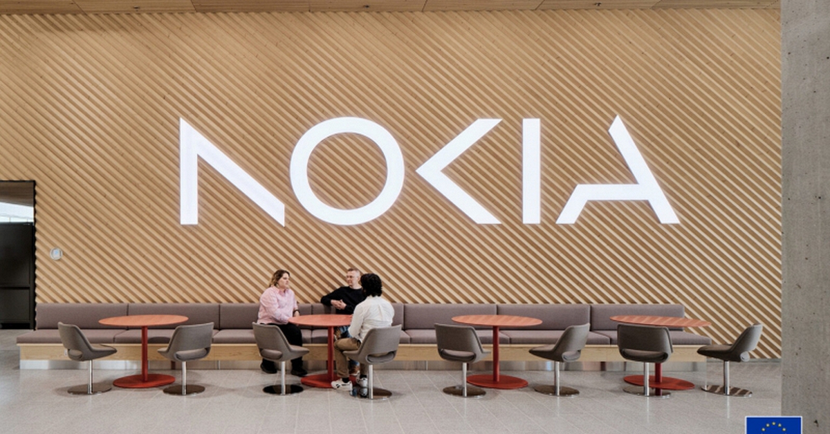 Nghỉ làm điện thoại, Nokia hồi sinh từ đống tro tàn