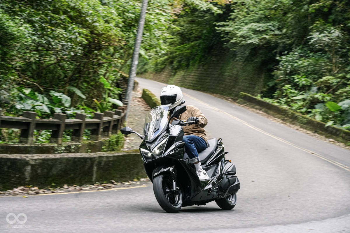 Kymco X-Town ST250 ra mắt với giá dưới 80 triệu đồng, maxi-scooter Đài Loan gây sức ép lên Honda ADV và Yamaha XMAX tại Việt Nam