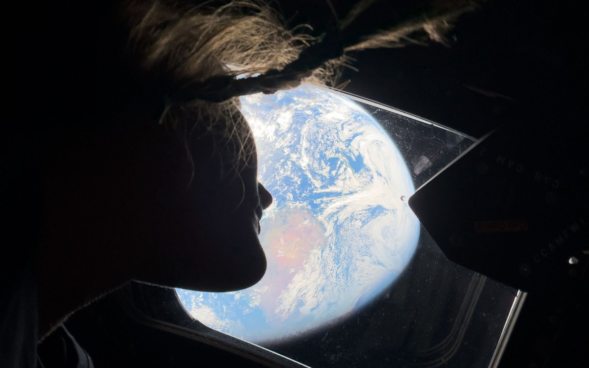 iPhone bay lơ lửng trong khoang lái của sứ mệnh Mặt Trăng, Apple "hưởng sái" một kèo quảng cáo miễn phí