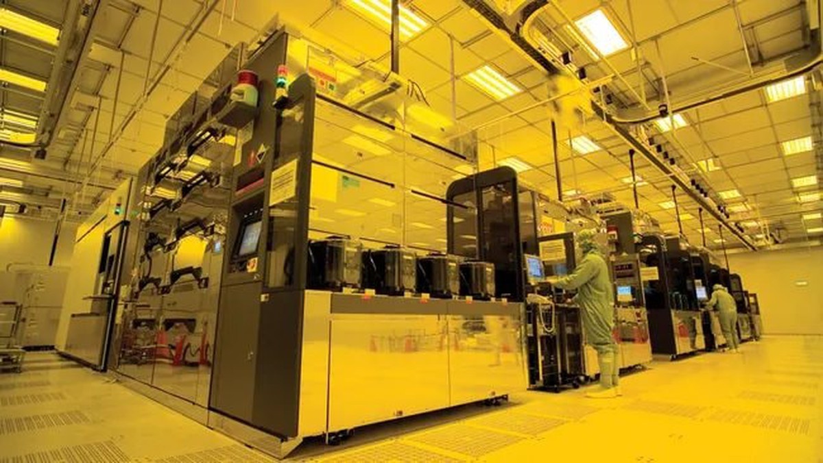 Thị trường sản xuất chất bán dẫn toàn cầu 2025 đạt mức kỷ lục 320 tỷ USD, TSMC tiếp tục thống lĩnh cuộc đua chip AI với mức tăng trưởng 36%