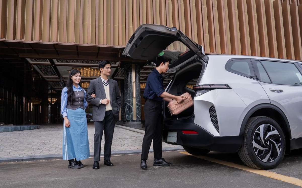 Rộng rãi, đi “bốc”, sạc 0 đồng: VinFast Limo Green “lấy lòng” hàng ngàn gia đình Việt
