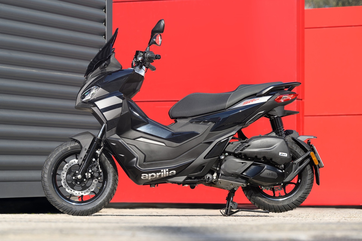 Đối thủ Honda ADV 160 sập giá tại Malaysia, khách Việt ngóng chờ siêu phẩm Aprilia SR GT 200 Sport 2026