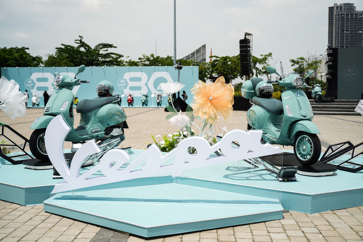 Vespa ra mắt bộ sưu tập 80 năm tại Việt Nam: Giá từ 106,5 triệu đồng, màu lấy cảm hứng từ 1946, Sprint lần đầu dùng máy 180cc