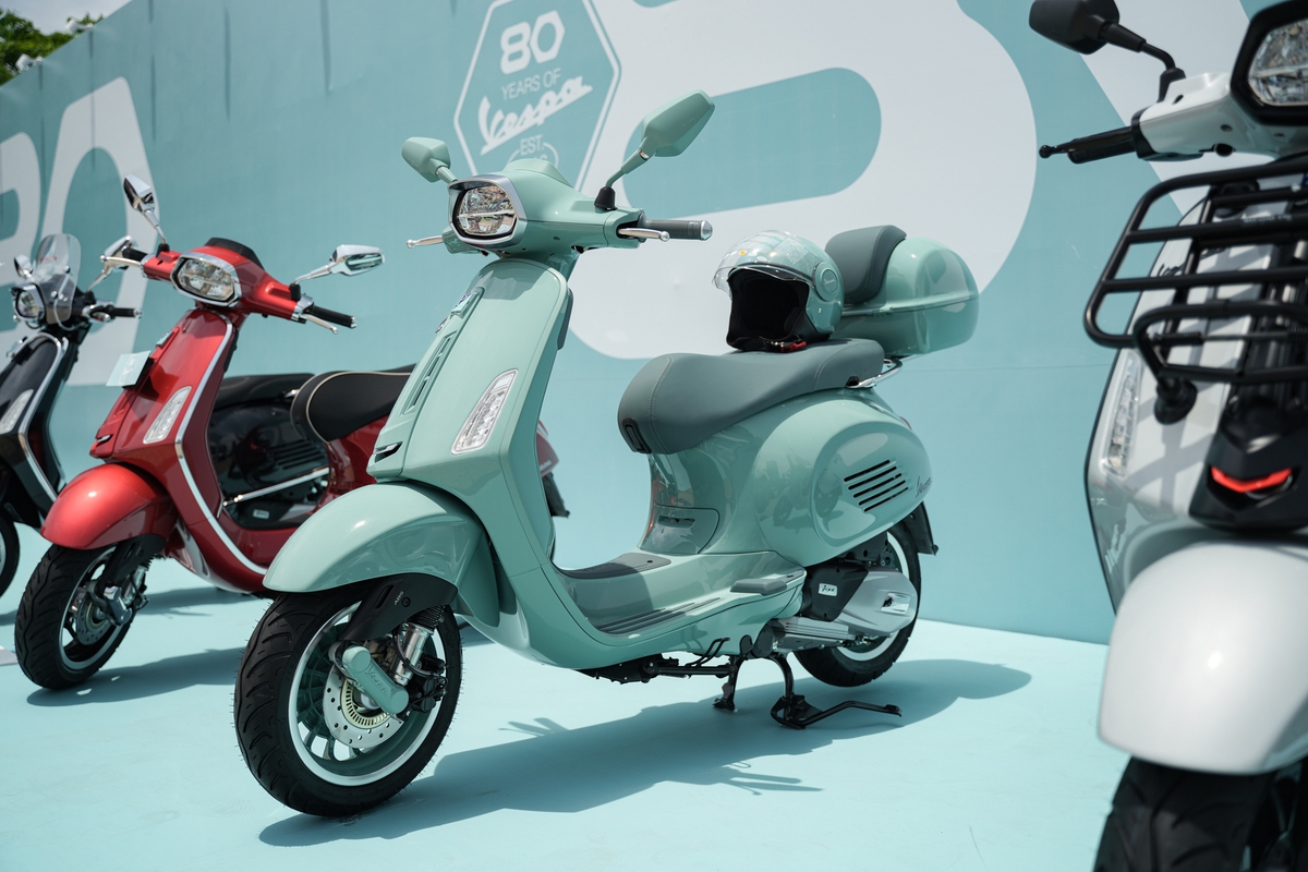 Cận cảnh Vespa Sprint 180 lần đầu xuất hiện tại Việt Nam: Giá ngang SH350i, động cơ mạnh nhất dòng Sprint nhưng không dành cho số đông