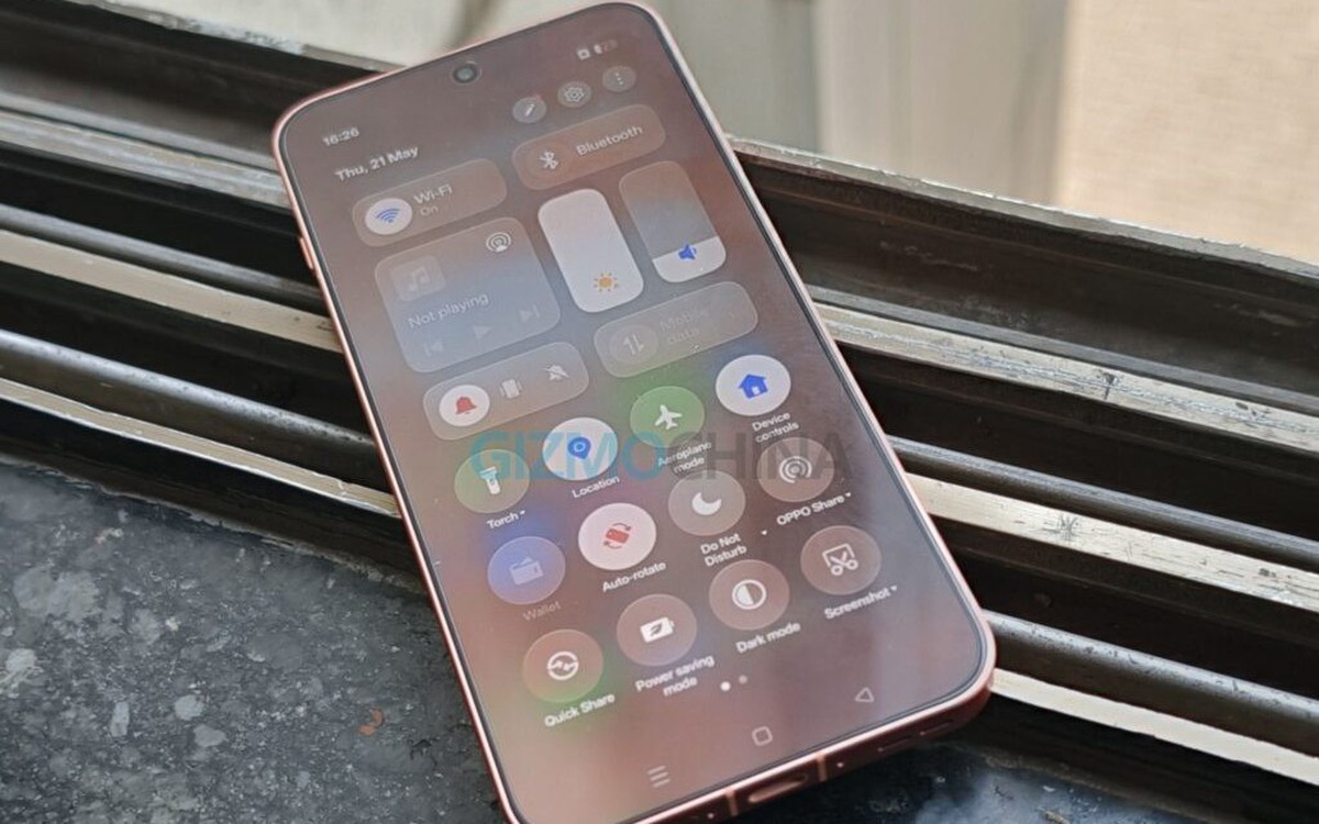 OPPO Find X9s có pin lớn mà vẫn mỏng nhẹ, màn hình gần như không viền