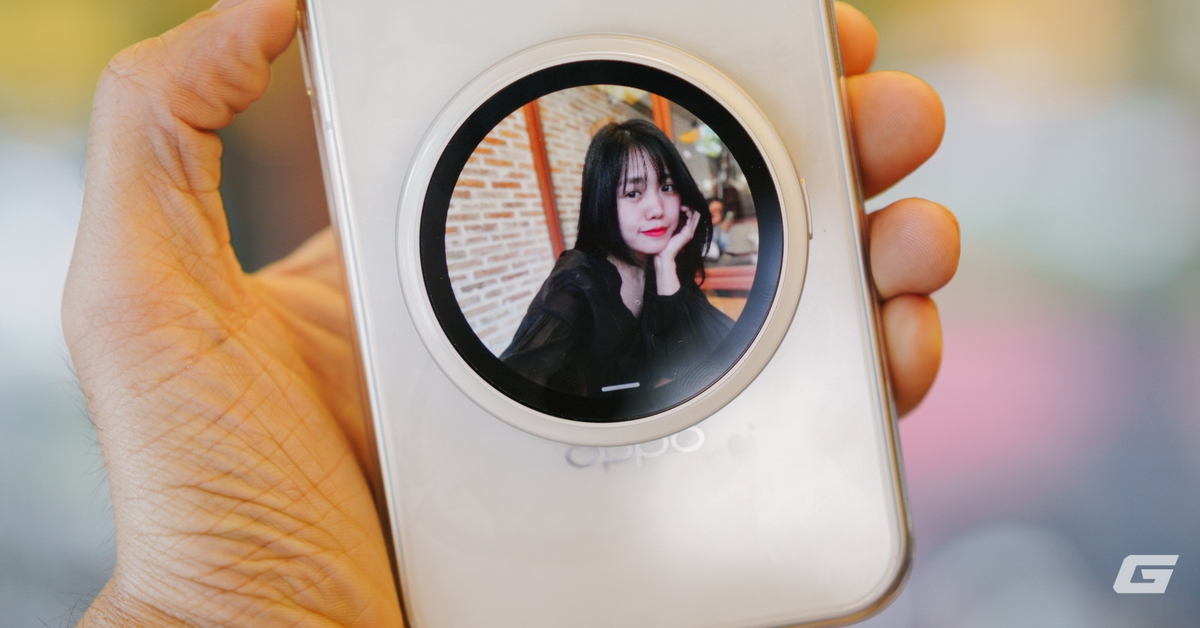 Món phụ kiện độc đáo của OPPO khiến hội chị em 'nghiện selfie' thích mê