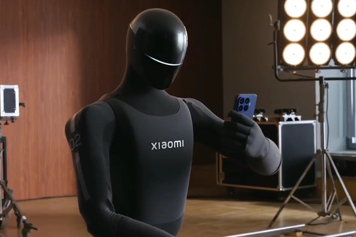 Xiaomi cho robot lên sân khấu trình diễn chụp ảnh với 17T Pro: Biết bấm zoom, bấm chụp là đã giỏi
