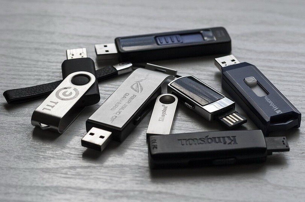 "Tận thế" hay sao mà nước Nga lại ồ ạt gom mua hàng triệu chiếc USB?