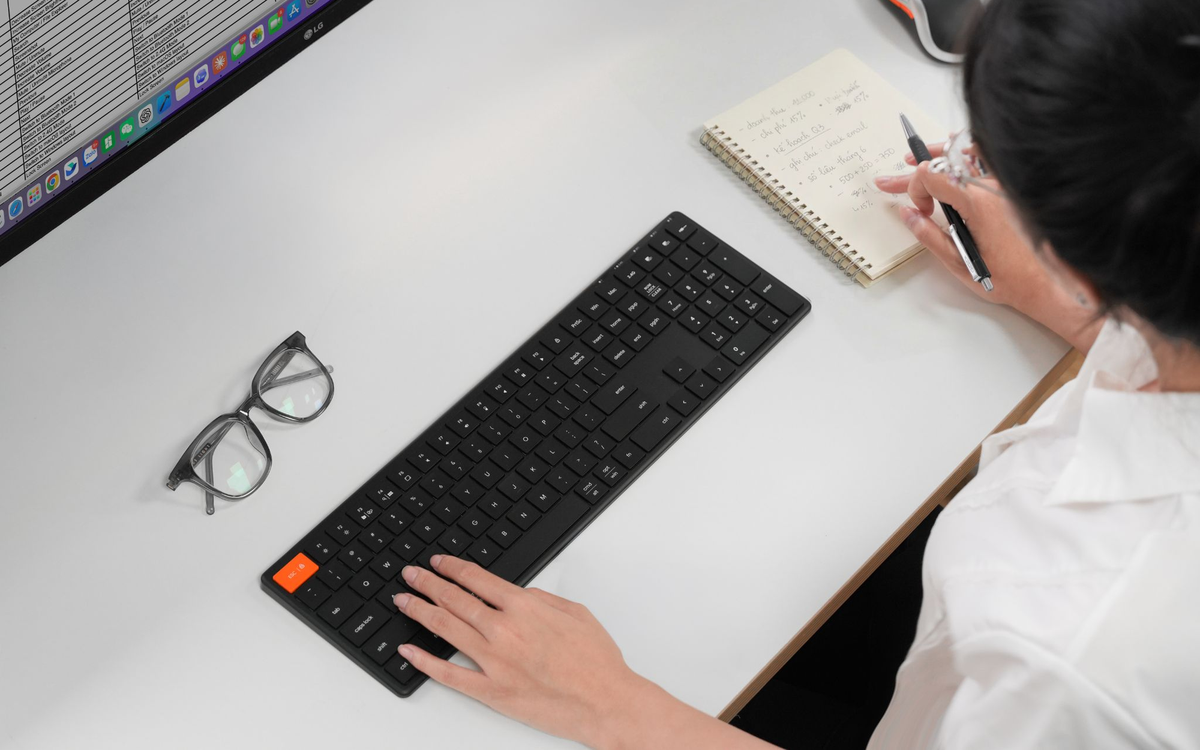 Ra mắt bàn phím fullsize 108 phím thiết kế nhôm cao cấp, kết nối 3 thiết bị, pin 50 ngày