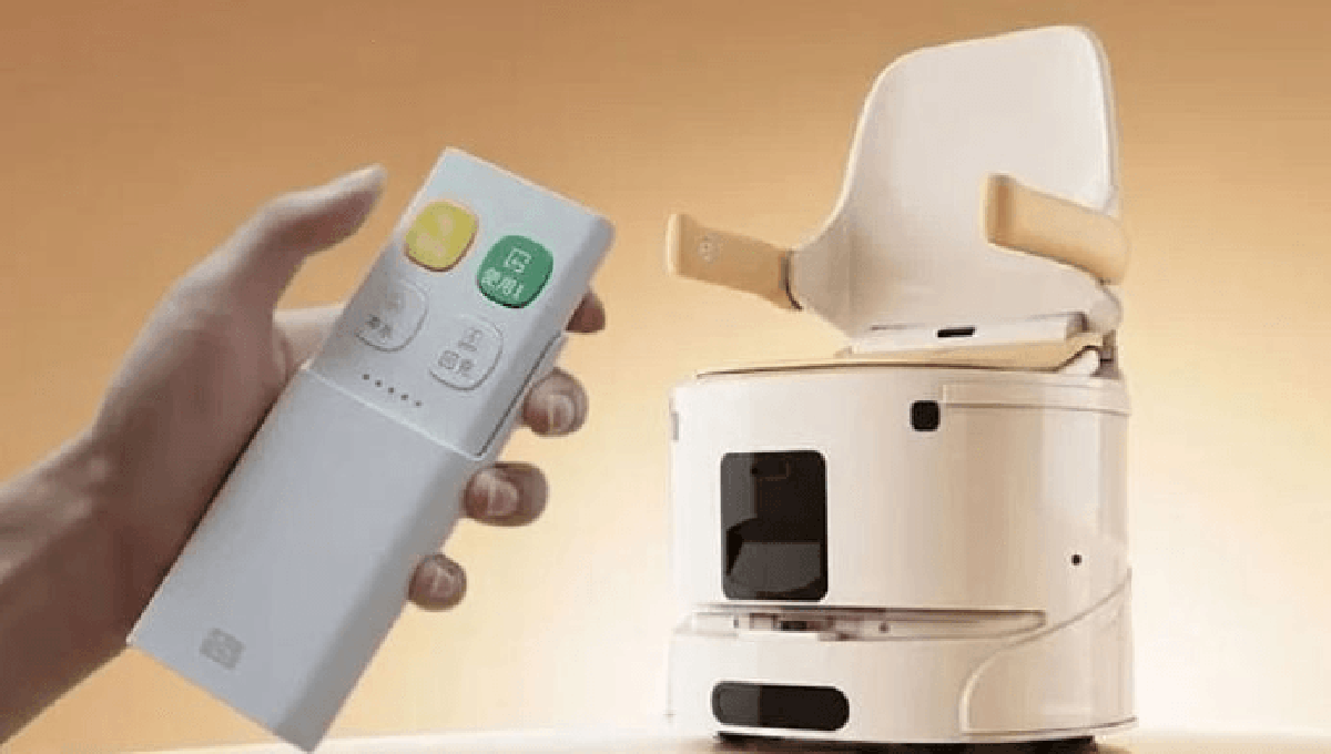 "Robot bồn cầu" giá hơn 100 triệu đồng gây bất ngờ tại triển lãm công nghệ, chỉ cần gọi một tiếng là tự chạy đến tận giường người dùng.