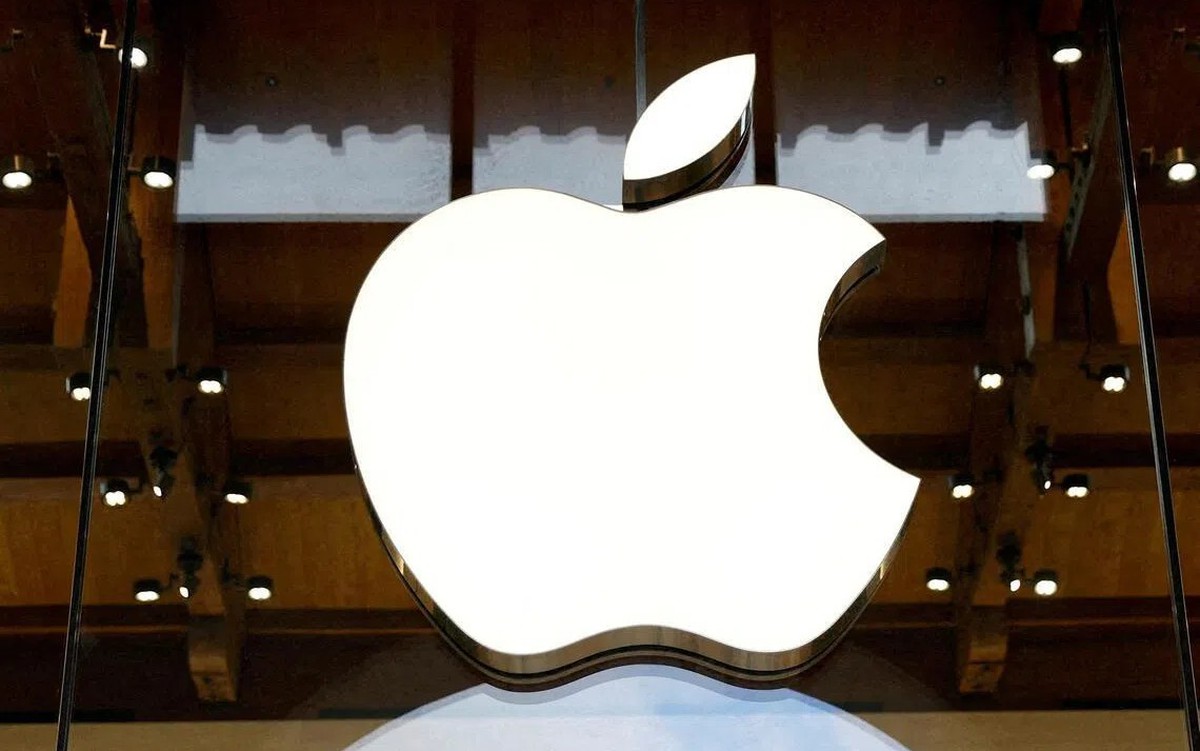 Bị chê chậm chân trong AI, Apple vẫn trở thành công ty thứ 2 đạt 5.000 tỷ USD vốn hóa