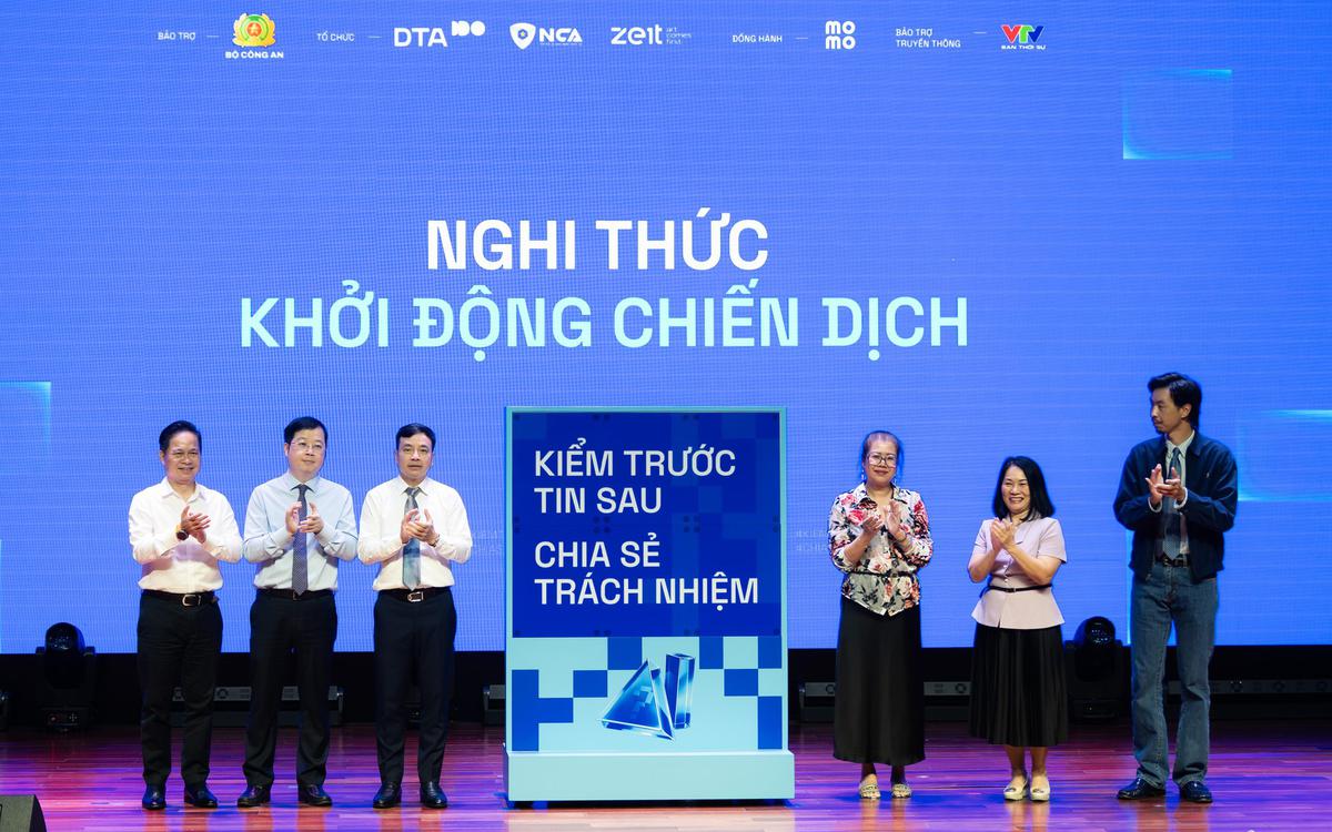 Bộ Công an chính thức phát động chiến dịch thay đổi thói quen triệu người dùng MXH giữa thời AI, ra mắt bản tin soi thật - giả trên VTV