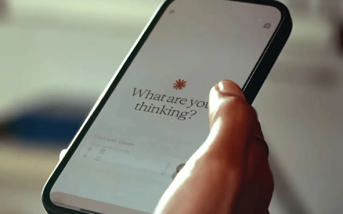 Google bất ngờ "soi" được hàng nghìn đoạn chat Claude AI: Từ bí mật công việc đến khóa ví tiền mã hóa đều lộ diện