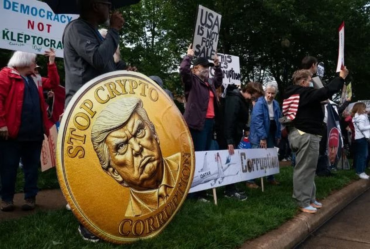 1 triệu nhà đầu tư mua memecoin của Tổng thống Donald Trump lỗ gần 4 tỷ USD, có người 'bốc hơi' nửa tài khoản