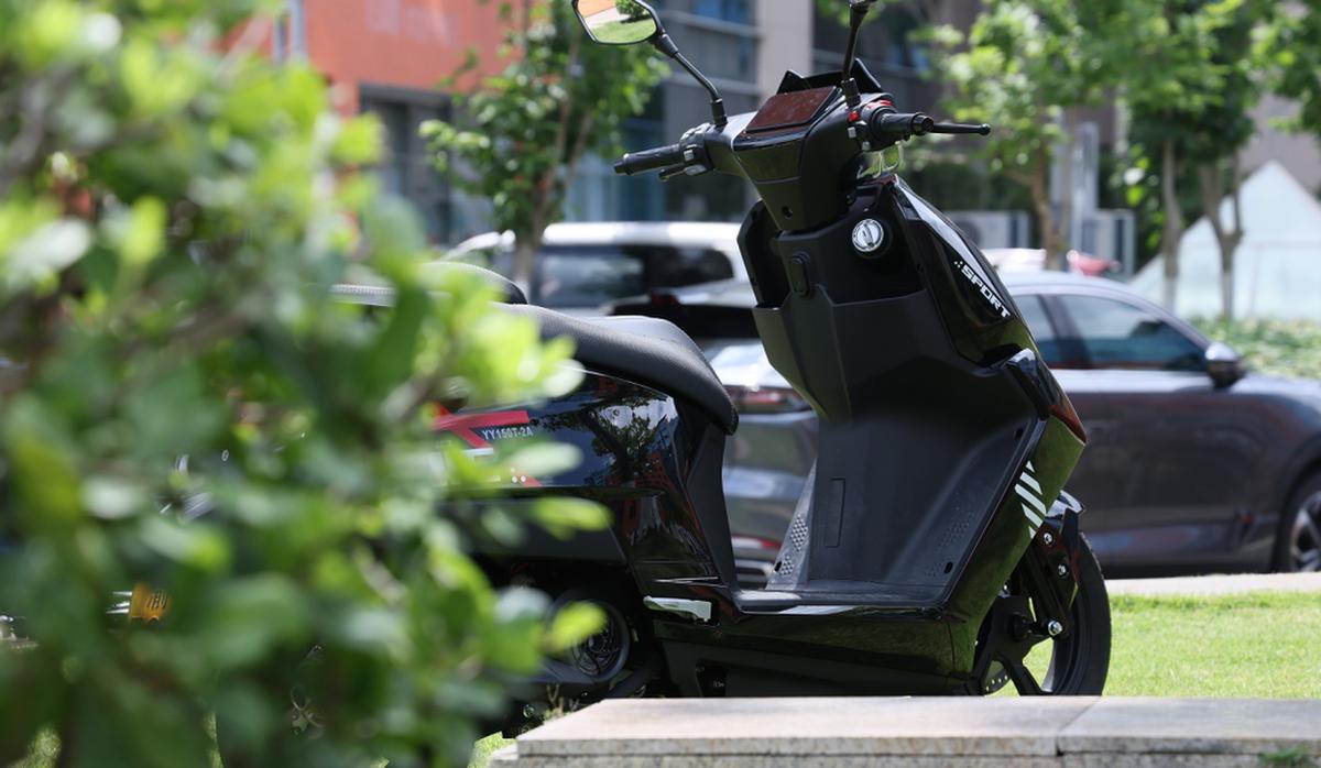 Bỏ xa Honda Vision và Yamaha Janus về công nghệ: Xuất hiện xe tay ga giá 30 triệu được trang bị cả radar cảnh báo điểm mù như ô tô hạng sang