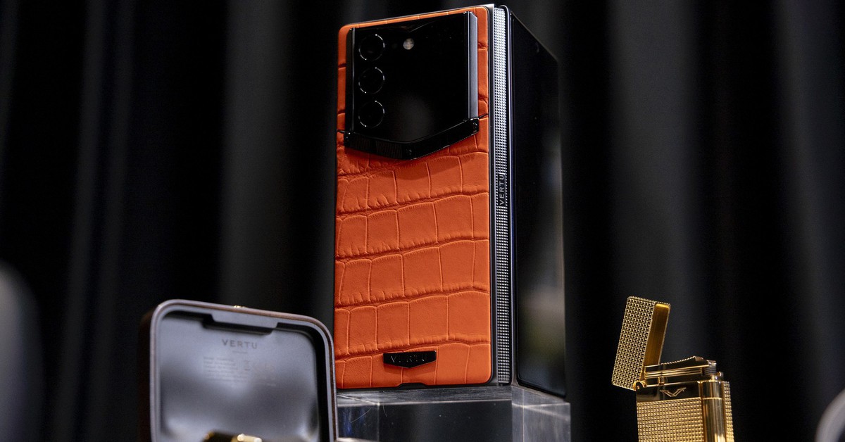 Điện thoại gập của Vertu mở bán tại Việt Nam: Bản "xa xỉ" nhất đổi được 16 chiếc Samsung Galaxy Z Fold8 1TB