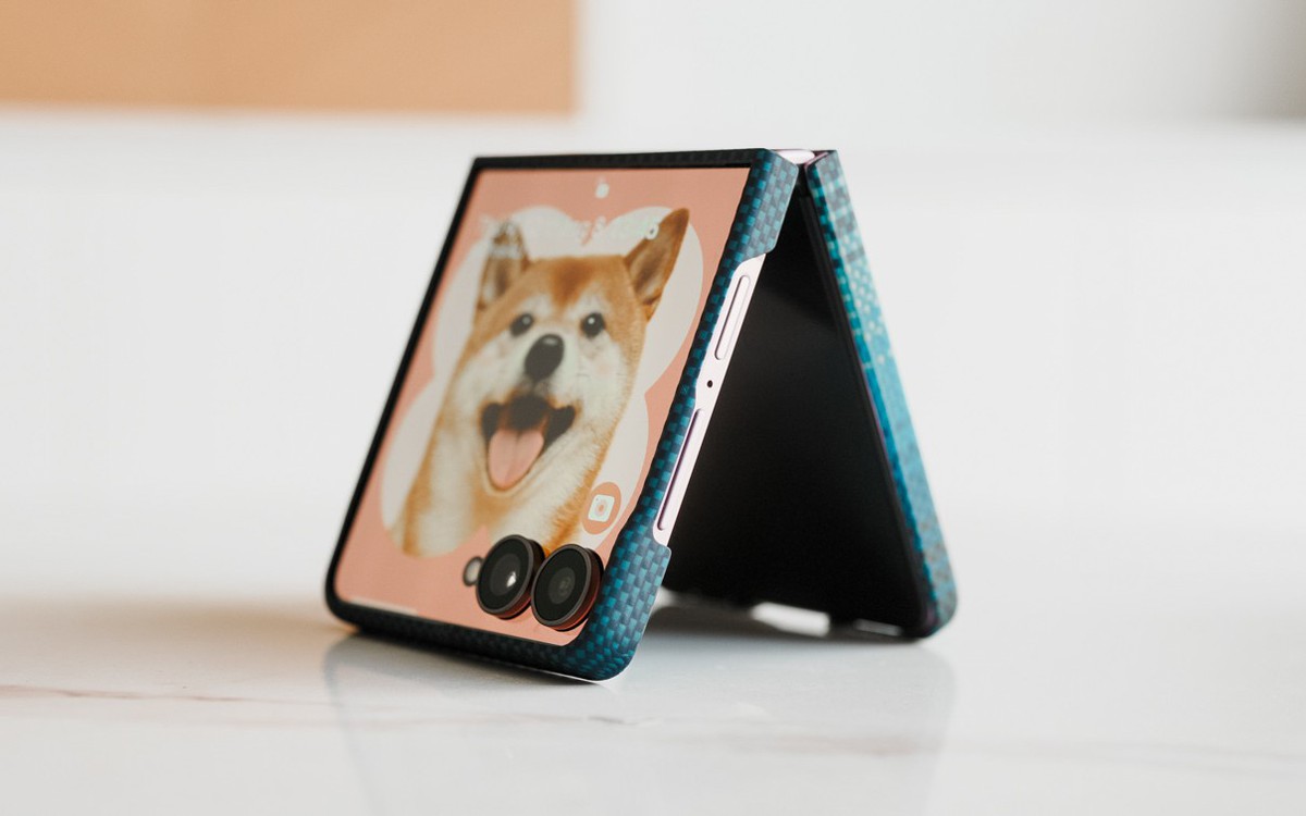 Ốp PITAKA siêu mỏng cho Galaxy Z Flip8: Đeo như không đeo, có MagSafe, đắt xắt ra miếng