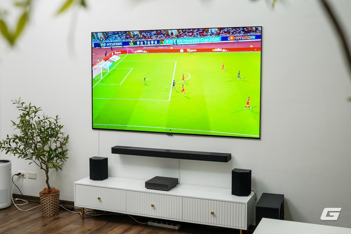 Trải nghiệm LG W6 83 inch: chiếc TV mỏng chỉ 9mm khiến người ta quên mất trên tường đang có một màn hình 83 inch
