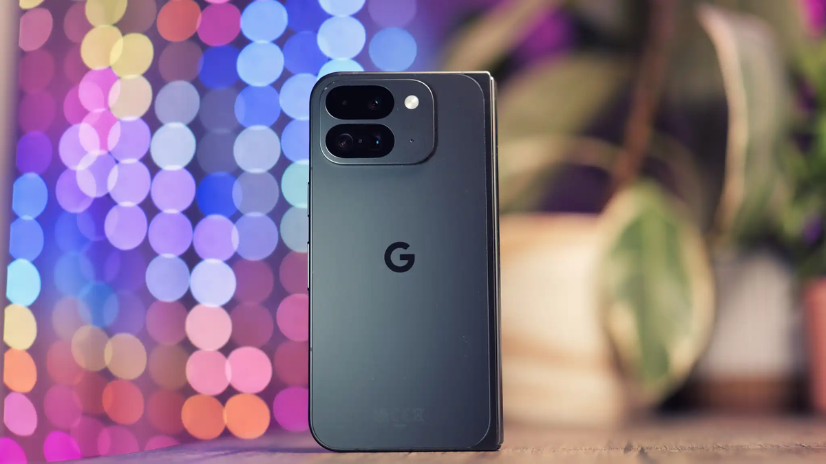 Lộ diện Google Pixel 11 với “Pixel Glow” độc lạ: Loại bỏ ống kính tele, Google muốn thay đổi cuộc chơi nhiếp ảnh di động thế nào?