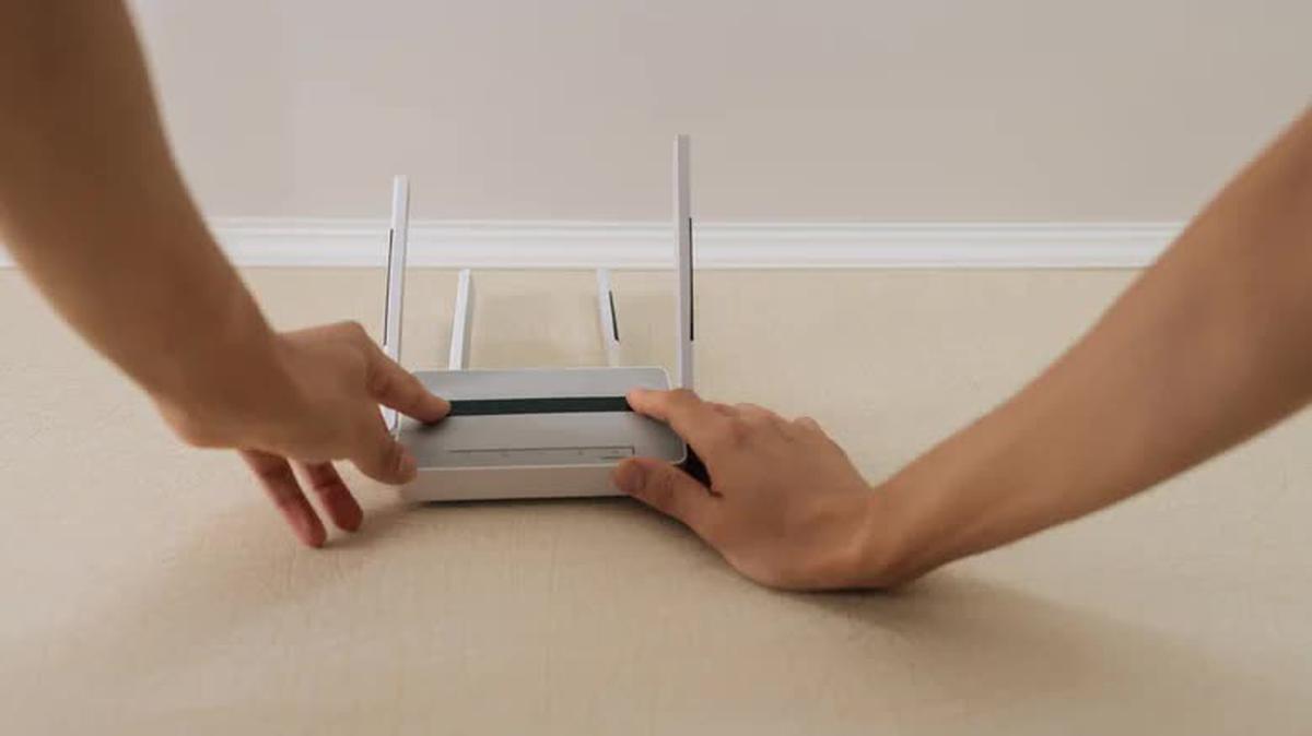 Đặt wifi xuống sàn nhà có làm sao không? Hóa ra đây là lỗi nhiều gia đình đang mắc phải