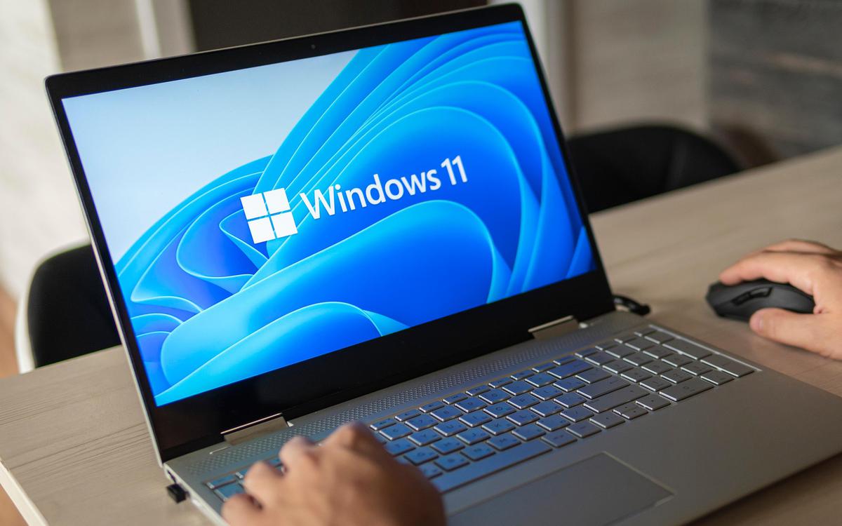 Năm ngoái còn khuyên người dùng mua 32GB RAM, giờ Microsoft xóa sạch lời khuyên đó, quay về bán Surface 8GB RAM