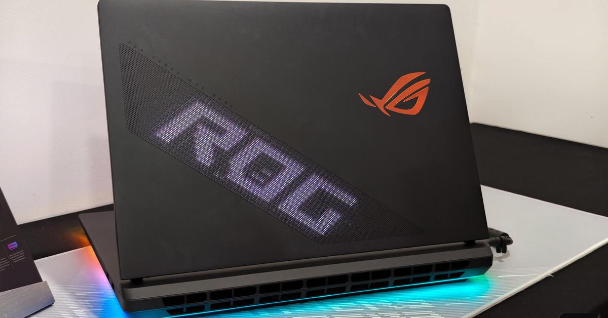 Laptop gaming mạnh nhất lịch sử ROG chính thức bán tại Việt Nam: Đem SH350i ra đổi vẫn phải bù thêm tiền mới rước về được
