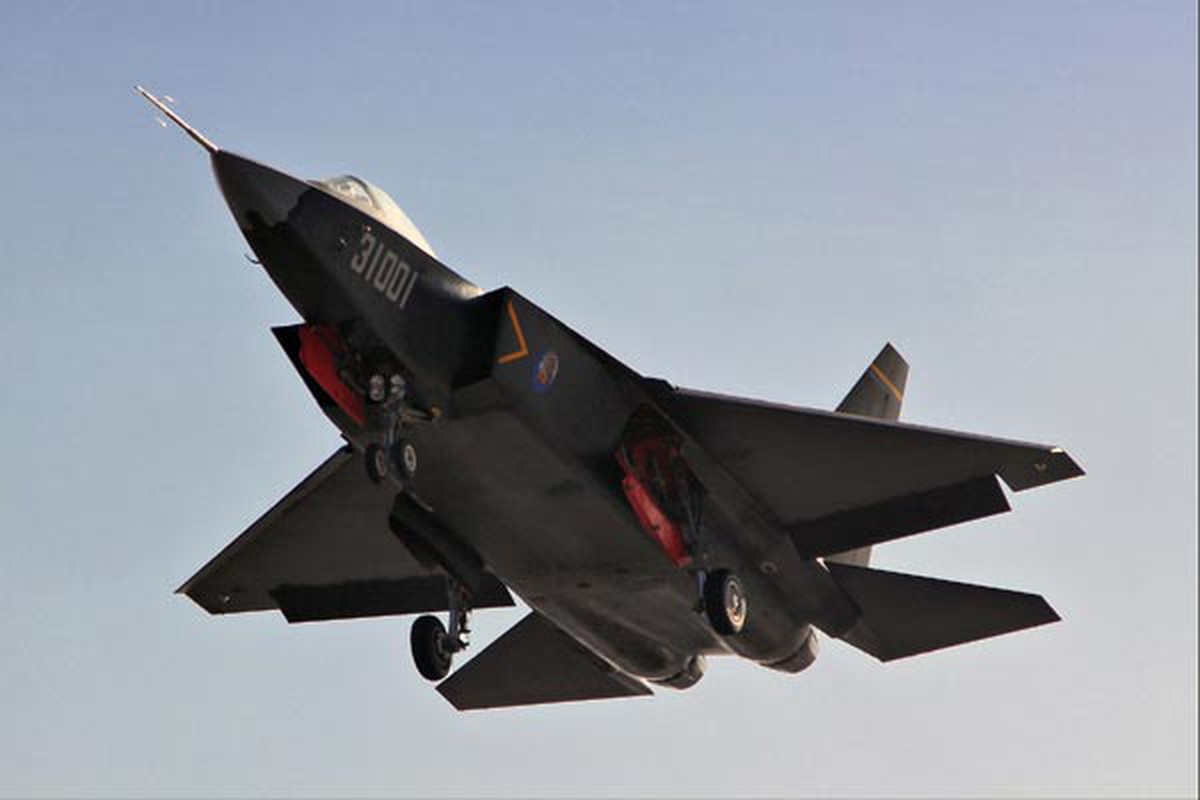 J-31 của Trung Quốc sẽ lài đối thử xứng tầm với F-35?