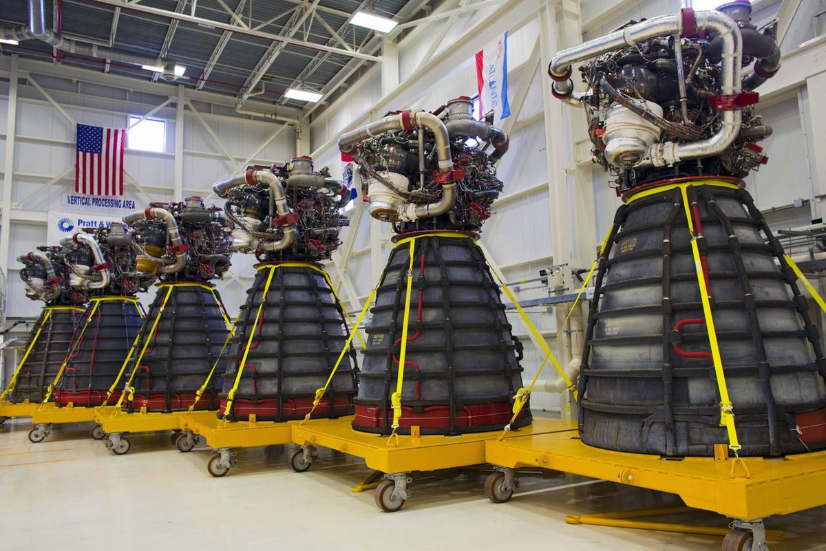 NASA chi 1 tỷ USD để mua động cơ tên lửa mới