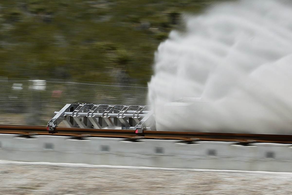 Hyperloop thử nghiệm lần đầu tiên với 50% công suất, tốc độ 500km/h ...