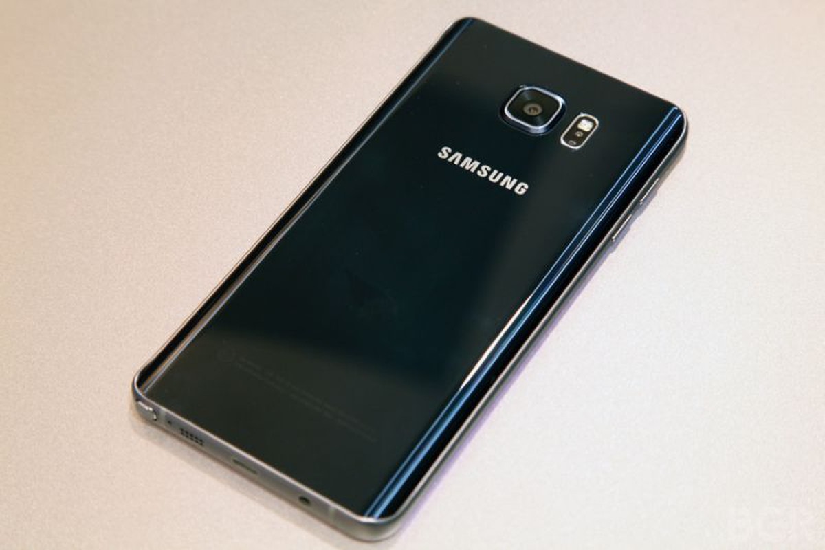 Lộ ảnh dựng Galaxy Note 7: ác mộng thực sự với iPhone 7 Plus