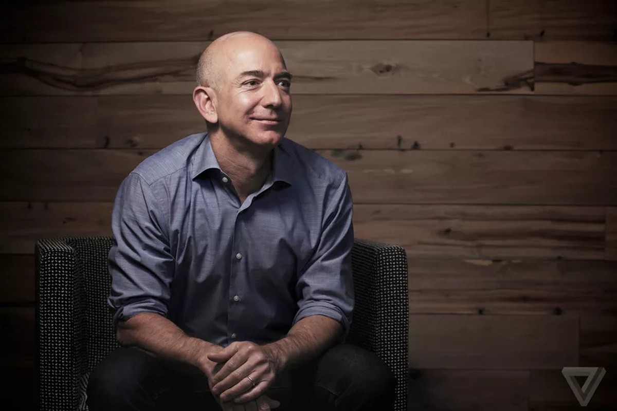 Jeff Bezos đáp trả Tổng thống Donald Trump, người đe dọa Amazon bằng ...