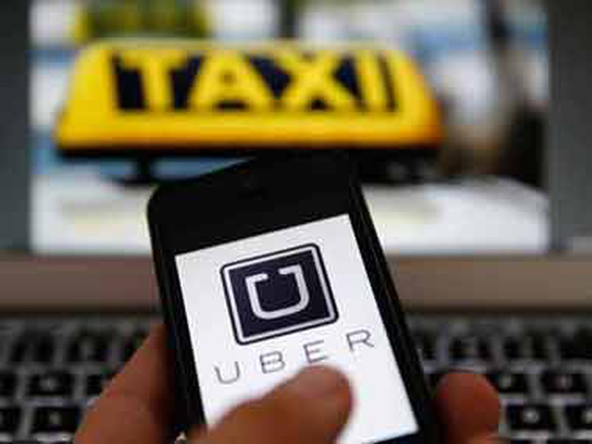 Tài xế Uber vừa lái xe vừa bắt Pokemon