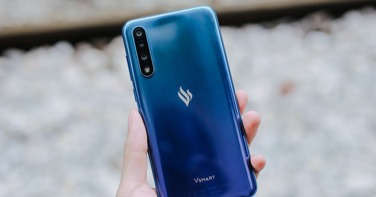 Giá còn hơn 3 triệu, smartphone Việt Vsmart Live còn 