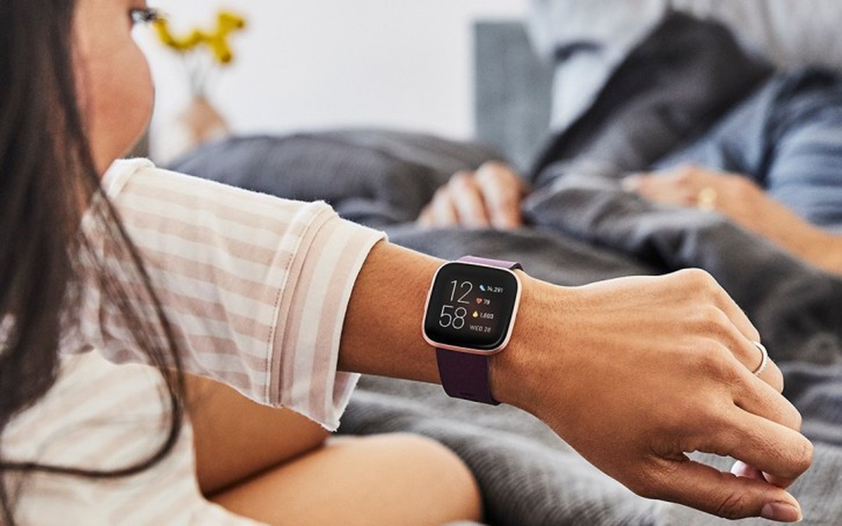 Fitbit ra mắt Versa 2: Một chiếc smartwatch thay thế Apple Watch với ...